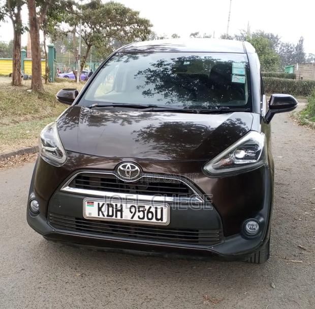 Toyota Sienta 2016 Brown