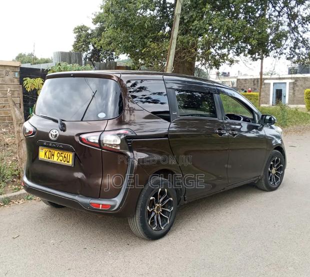 Toyota Sienta 2016 Brown