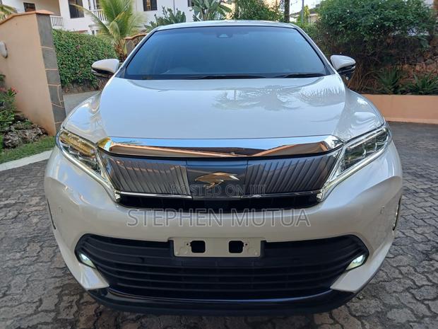 Toyota Harrier 2.0 2019 White