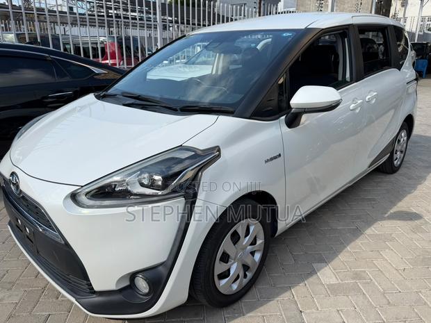 Toyota Sienta 1.5 Hybrid FWD 2019