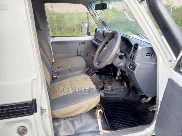 Toyota Land Cruiser 2011 White