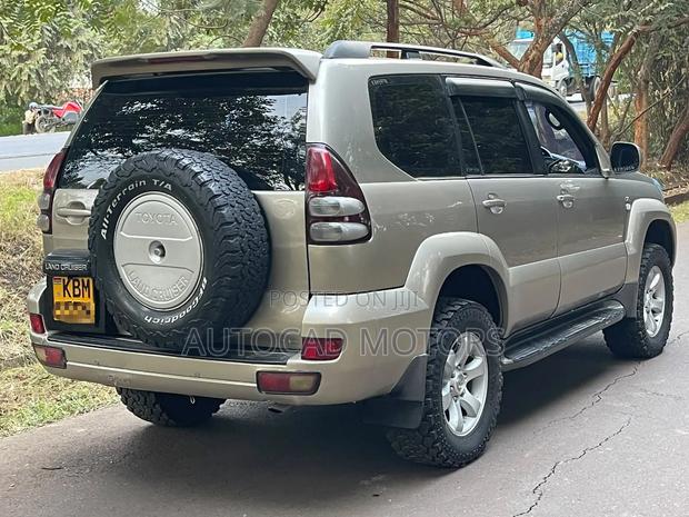 Toyota Land Cruiser Prado 2005 Gold