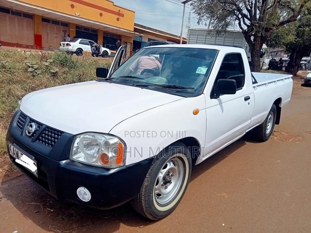 Nissan Hardbody 2008 White