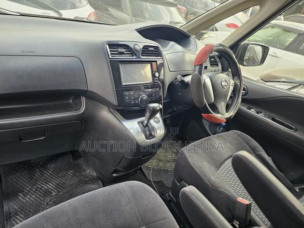Nissan Serena 2014 Green