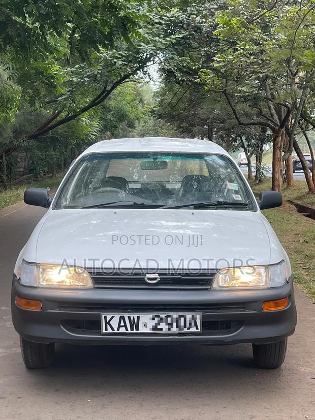 Toyota Corolla 2002 White