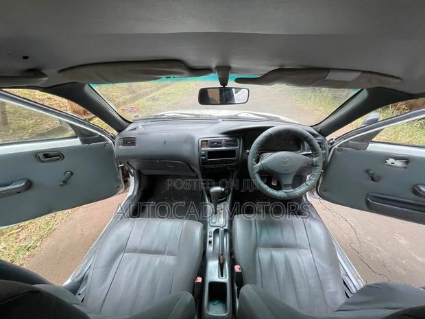 Toyota Corolla 2002 White