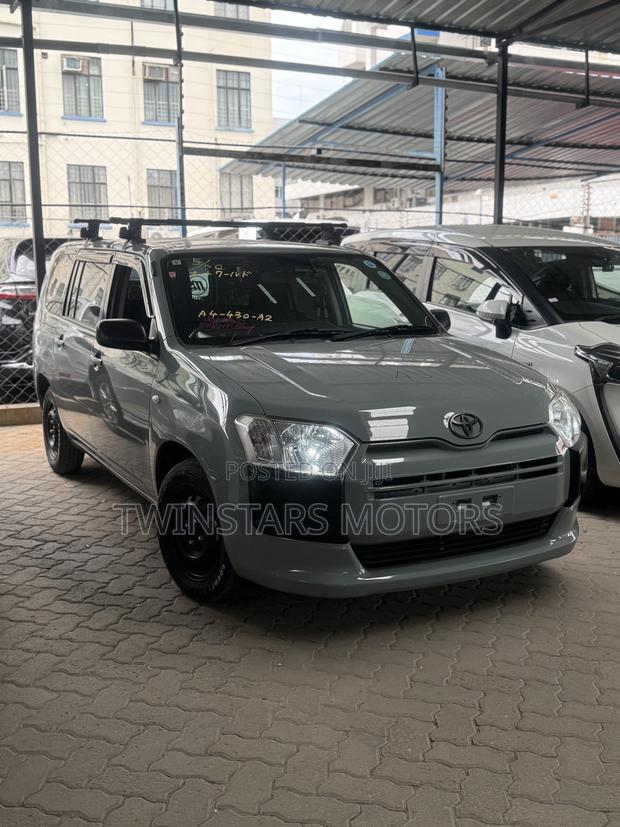 Toyota Probox 1.5 GL 2WD 2019 Burgundy