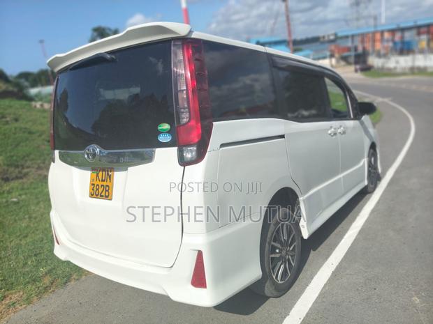 Toyota Noah 2.0 FWD (7 Seater) 2016 White