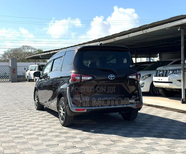 Toyota Sienta 2019 Brown