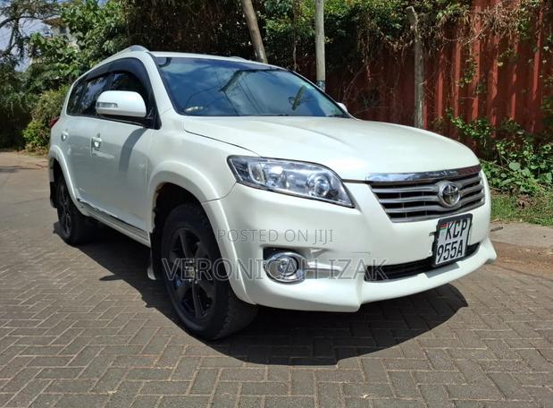 Toyota Vanguard 2010 White