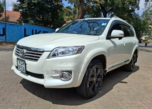 Toyota Vanguard 2010 White