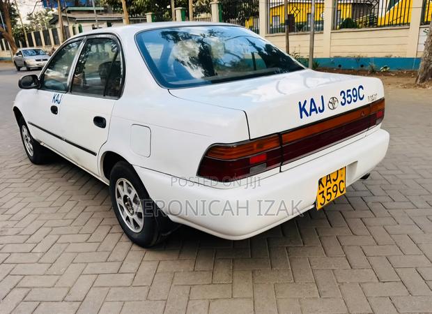 Toyota Corolla 1992 White