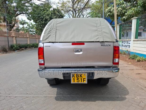 Toyota Hilux 2.5 Cab 2005 Gold