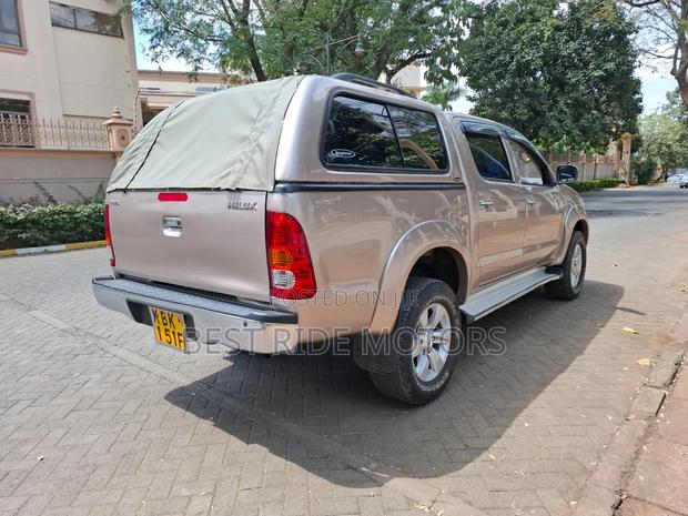 Toyota Hilux 2.5 Cab 2005 Gold