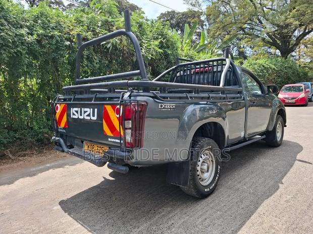 Isuzu D-MAX 2021 Gray