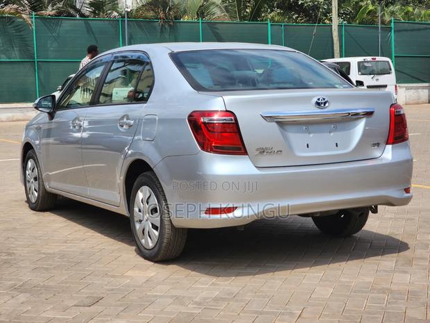 Toyota Axio 2018 Silver
