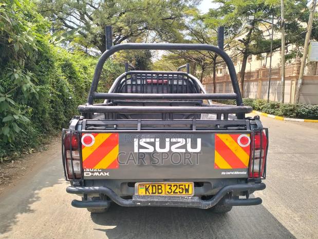 Isuzu D-MAX 2021 Gray