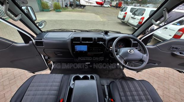 Mazda B 2020