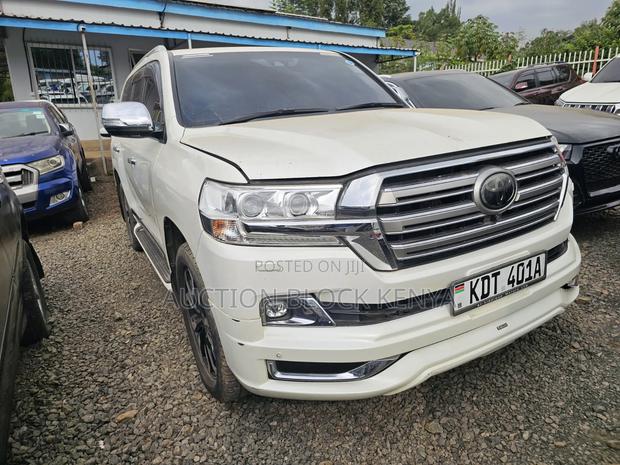 Toyota Land Cruiser 2018 White