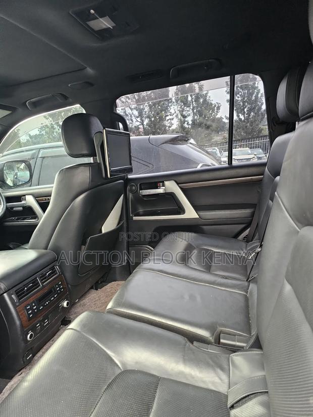 Toyota Land Cruiser 2018 White
