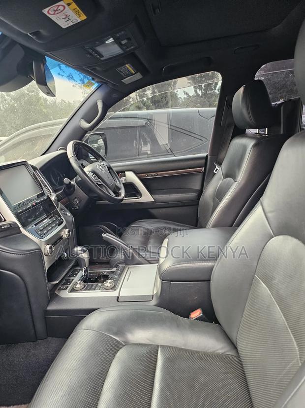 Toyota Land Cruiser 2018 White