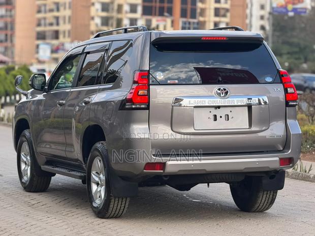 Toyota Land Cruiser Prado 2019 Gray