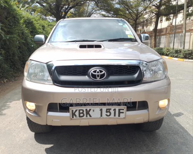 Toyota Hilux 2.5 Cab 2005 Gold