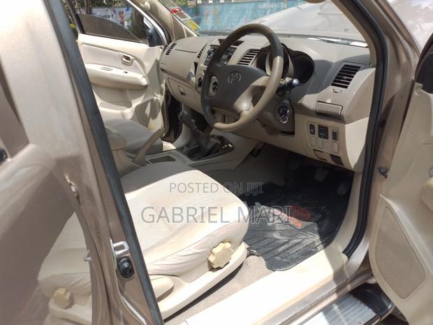 Toyota Hilux 2.5 Cab 2005 Gold