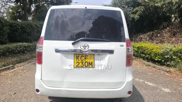 Toyota Noah 2009 White