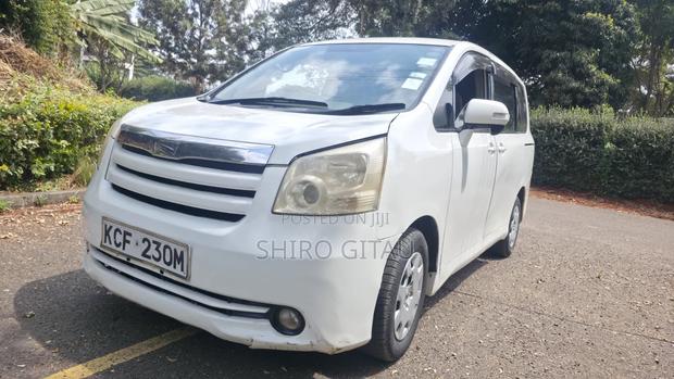 Toyota Noah 2009 White