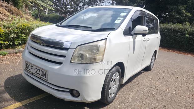 Toyota Noah 2009 White
