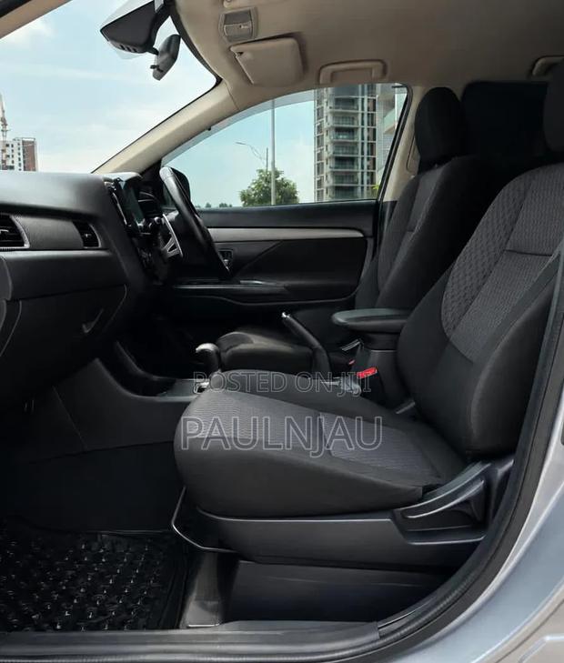 Mitsubishi Outlander 2012