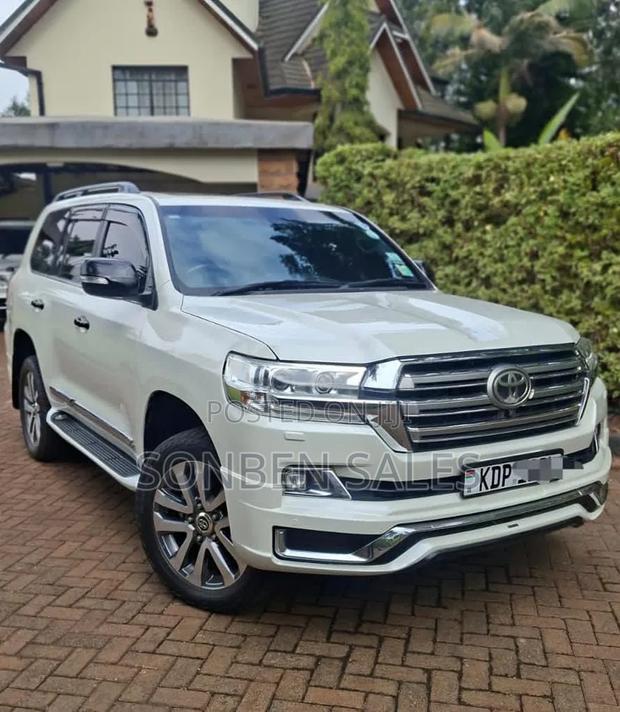 Toyota Land Cruiser 2016 White