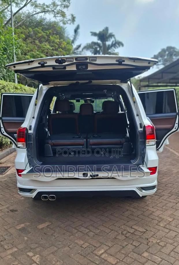 Toyota Land Cruiser 2016 White