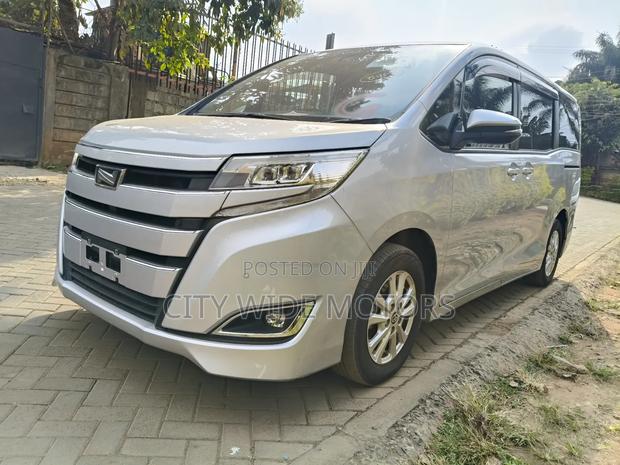 Toyota Noah 2019 Silver