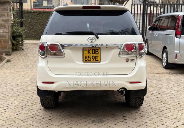 Toyota Fortuner 2.7 AWD 2013 White