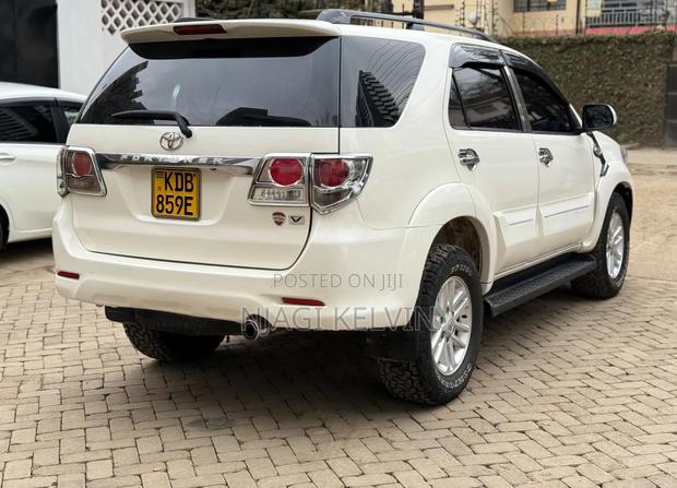 Toyota Fortuner 2.7 AWD 2013 White