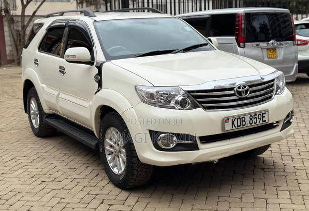 Toyota Fortuner 2.7 AWD 2013 White