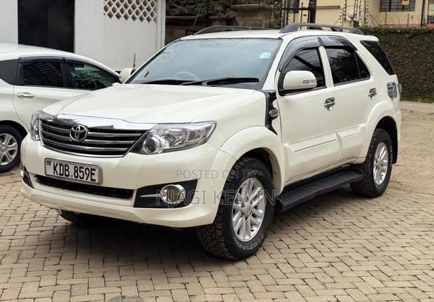 Toyota Fortuner 2.7 AWD 2013 White