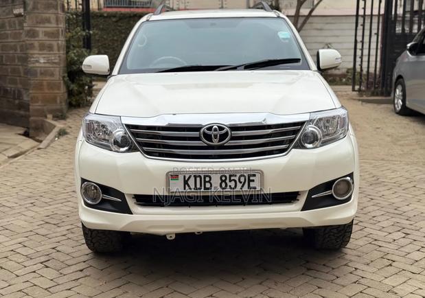 Toyota Fortuner 2.7 AWD 2013 White
