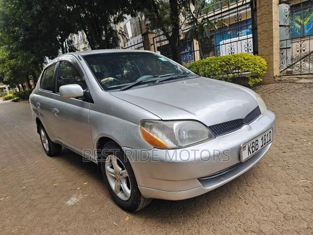 Toyota Platz 2001 Silver