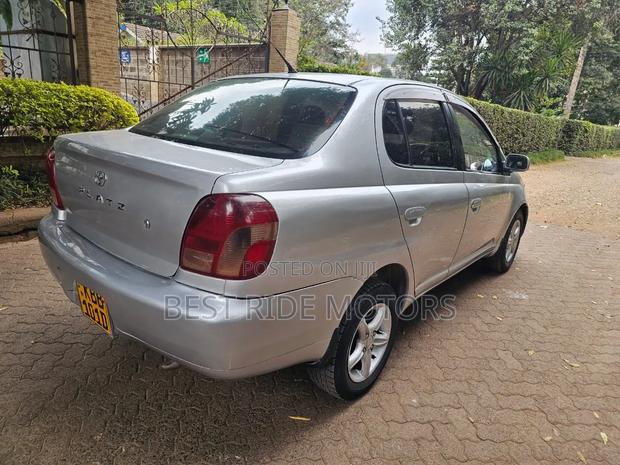 Toyota Platz 2001 Silver