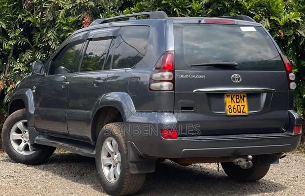 Toyota Land Cruiser Prado 3.0 D-4D 5dr 2005 Gray