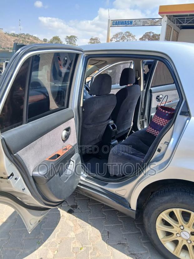 Nissan Tiida 2006 Silver