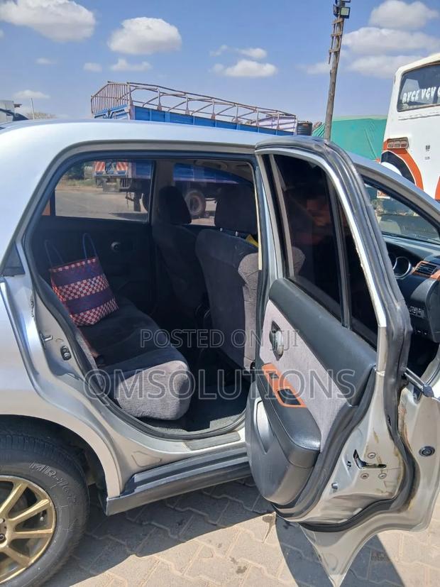 Nissan Tiida 2006 Silver