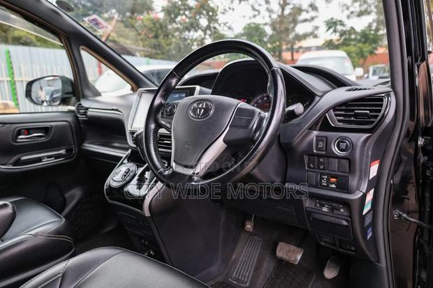 Toyota Esquire 2016 Black