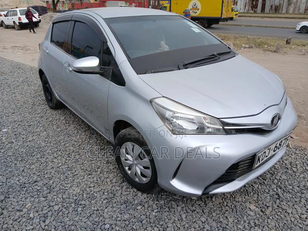 Toyota Vitz 2015 Silver