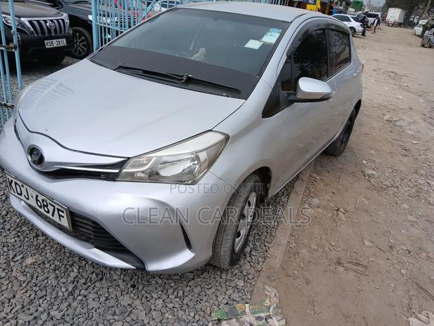 Toyota Vitz 2015 Silver