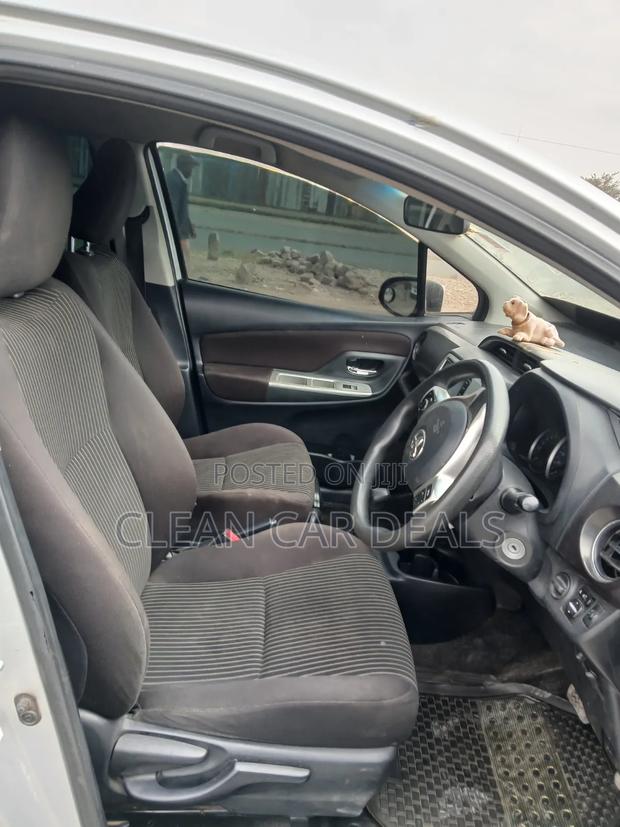 Toyota Vitz 2015 Silver