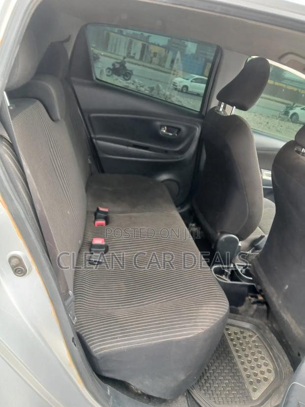Toyota Vitz 2015 Silver
